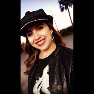 Meet your Posher, Monique